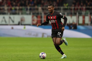 AC Milan 'dan Rafael Leao, 13 Kasım 2022' de Giuseppe Meazza Stadyumu 'nda AC Milan ile ACF Fiorentina arasında oynanan 2022 / 23 futbol karşılaşmasında görev başında.