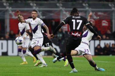 AC Milan 'dan Rafael Leao, 13 Kasım 2022' de Giuseppe Meazza Stadyumu 'nda AC Milan ile ACF Fiorentina arasında oynanan 2022 / 23 futbol karşılaşmasında görev başında.