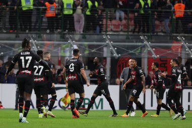 AC Milan 'dan Fikayo Tomori, 13 Kasım 2022' de İtalya 'nın Giuseppe Meazza Stadyumu' nda AC Milan ile ACF Fiorentina arasında oynanan 2022 / 23 futbol karşılaşmasında takım arkadaşlarıyla kutlama yapıyor - Fotoğraf: Fabrizio Carabelli / LiveMedi