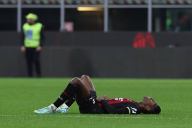 AC Milan 'dan Rafael Leao, 13 Kasım 2022' de Giuseppe Meazza Stadyumu 'nda AC Milan ile ACF Fiorentina arasında oynanan 2022 / 23 futbol karşılaşmasında tepki gösterdi.
