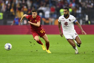 A.S. Roma 'dan Stephan El Shaarawy ve Torino FC' den Koffi Djidji. Serie A Şampiyonası 'nın 15. gününde A.S. Roma ve Torino F.C. 13 Kasım 2022 'de Roma, İtalya' daki Stadio Olimpico 'da. - Fotoğraf: Domenico Cippitelli / LiveMedi