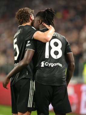 Moise Kean (Juventus FC), İtalya 'nın Torino kentindeki Allianz Stadyumu' nda oynanan Juventus FC maçında Manuel Locatelli (Juventus FC) ile golü kutluyor.