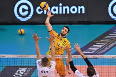Adis Lagumdzija (Valsa Group Modena) voleybol İtalya Serie A Erkekler Süper Ligi Şampiyonası sırasında Emma Villas Aubay Siena, Siena 'daki PalaEstra' da Leo Shoes Modena 'ya karşı, 13 Kasım 2022 - Fotoğraf: Lisa Guglielm