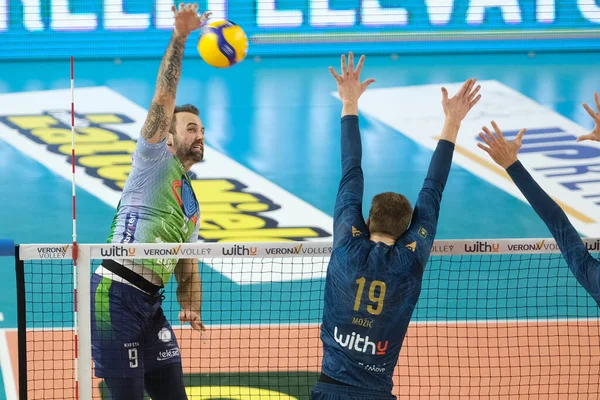 George Grozer - Vero Volley Monza Voleybol İtalya Serie A Erkekler Süper Ligi WithU Verona Vero Volley Monza 'ya karşı Verona, İtalya' da 13 Kasım 2022 'de Pala AGSM-AIM' de