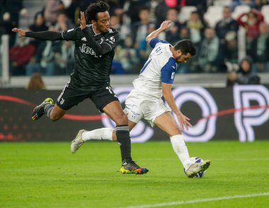 Juventus Fc 'den Juan Cuadrado ve Ss Lazio' dan Pedro İtalya Serie A sırasında, Juventus Fc ve Ss Lazio arasında 13 Kasım 2022 'de Torino, İtalya' daki Allianz Stadyumu 'nda oynanan futbol maçı - Fotoğraf: Nderim Kaceli / LiveMedi