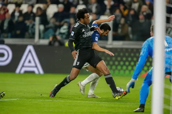 Juan Cuadrado Juventus Durante Serie Italiana Partido Fútbol Entre Juventus —  Fotos de Stock