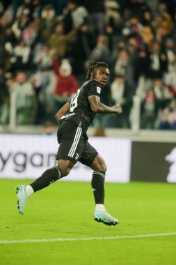 Juventus Fc takımından Moise Kean, 13 Kasım 2022 tarihinde İtalya 'nın Allianz Stadyumu, Torino şehrinde oynanan Juventus Fc ve Ss Lazio futbol maçlarında attığı golü kutluyor.