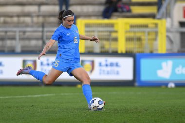 İtalya 'dan Elisa Mariani WU23 ile İngiltere WU23 arasındaki Uluslararası Dostluk Maçı sırasında 14 Kasım 2022' de İtalya 'nın Roma kentinde Tre Fontane Stadyumu' nda oynandı. - Fotoğraf: Domenico Cippitelli / LiveMedi