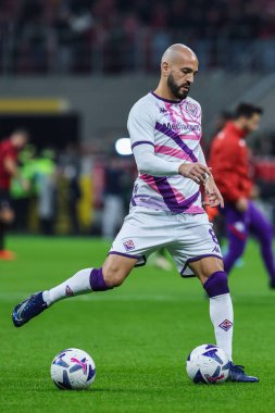 ACF Fiorentina takımından Riccardo Saponara, 13 Kasım 2022 'de İtalya' nın Giuseppe Meazza Stadyumu 'nda AC Milan ile ACF Fiorentina arasında oynanan 2022 / 23 futbol karşılaşmasında ısındı.