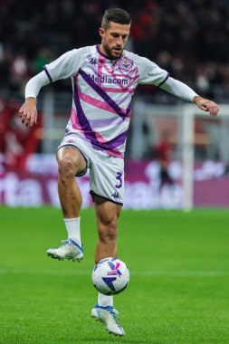 ACF Fiorentina takımından Cristiano Biraghi 13 Kasım 2022 'de İtalya' nın Giuseppe Meazza Stadyumu 'nda AC Milan ile ACF Fiorentina arasında oynanan 2022 / 23 futbol karşılaşmasında ısındı - Fotoğraf: Fabrizio Carabelli / LiveMedi