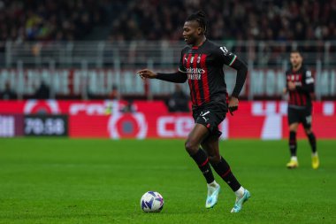 AC Milan 'dan Rafael Leao, 13 Kasım 2022' de Giuseppe Meazza Stadyumu 'nda AC Milan ile ACF Fiorentina arasında oynanan 2022 / 23 futbol karşılaşmasında görev başında.