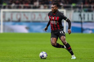 AC Milan 'dan Rafael Leao, 13 Kasım 2022' de Giuseppe Meazza Stadyumu 'nda AC Milan ile ACF Fiorentina arasında oynanan 2022 / 23 futbol karşılaşmasında görev başında.