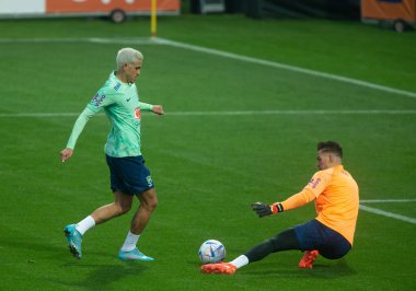 Brezilyalı Pedro ve Brezilyalı Emerson, Katar 2022 Dünya Kupası 'nın son etabından önce Brezilya Milli Futbol Takımı' nın ilk gününde Torino 'daki Juventus Eğitim Merkezi' nde, Fotoğraf: Nderim Kaceli - Fotoğraf: Nderim Kacel