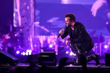 Cesare Cremonini, 14 Kasım 2022 tarihinde Assago, İtalya 'da düzenlenen Mediolanum Forum' da düzenlenen 2022 sayılı Salon Turu sırasında canlı performans sergilemektedir.