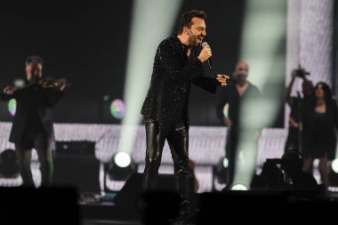 Cesare Cremonini, 14 Kasım 2022 tarihinde Assago, İtalya 'da düzenlenen Mediolanum Forum' da düzenlenen 2022 sayılı Salon Turu sırasında canlı performans sergilemektedir.
