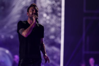 Cesare Cremonini, 14 Kasım 2022 tarihinde Assago, İtalya 'da düzenlenen Mediolanum Forum' da düzenlenen 2022 sayılı Salon Turu sırasında canlı performans sergilemektedir.