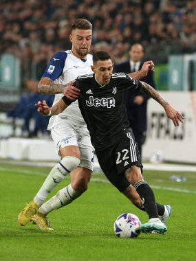 İtalya Serisi A maçında Sergej Milinkoviç-Saviç 'e (SS Lazio) karşı mücadele eden Angel Di Maria (Juventus FC), İtalya' nın Torino kentindeki Allianz Stadyumu 'nda SS Lazio' ya karşı Juventus FC maçında, 13 Kasım 2022 - Fotoğraf: Claudio Benedett