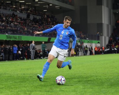 Arnavutluk ve İtalya milli takımları arasında 15 Kasım 2022 'de Arnavutluk' un başkenti Tiran 'daki Air Albania Stadyumu' nda oynanan futbol maçında İtalyan Andrea Pinamonti. Fotoğraf: Nderim Kaceli - Fotoğraf: Nderim Kaceli / LiveMedi