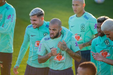 Brezilya Millî Futbol Takımı transferi sırasında Brezilya 'dan Bruno Guimaraes ve Dani Alves, Katar' da düzenlenen 2022 Dünya Kupası 'nın final aşamasından önce, 16 Kasım 2022' de Juventus Eğitim Merkezi 'nde, Torino, İtalya. Fotoğraf: Nderim Kaceli - Fotoğraf: Nderim Kaceli / Li