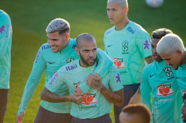 Brezilya Millî Futbol Takımı transferi sırasında Brezilya 'dan Bruno Guimaraes ve Dani Alves, Katar' da düzenlenen 2022 Dünya Kupası 'nın final aşamasından önce, 16 Kasım 2022' de Juventus Eğitim Merkezi 'nde, Torino, İtalya. Fotoğraf: Nderim Kaceli - Fotoğraf: Nderim Kaceli / Li