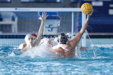 Andrea Tartaro (Distretti Ecologici Nuoto Roma), 17 Kasım 2022 'de Roma' da düzenlenen Polo Acquatico Frecciarossa 'da İtalyan Serisi A maçında Alessandro Velotto (Pro Recco)' ya karşı.