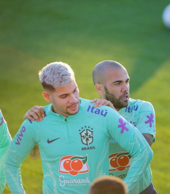 Brezilya Millî Futbol Takımı transferi sırasında Brezilya 'dan Bruno Guimaraes ve Dani Alves, Katar' da düzenlenen 2022 Dünya Kupası 'nın final aşamasından önce, 16 Kasım 2022' de Juventus Eğitim Merkezi 'nde, Torino, İtalya. Fotoğraf: Nderim Kaceli - Fotoğraf: Nderim Kaceli / L