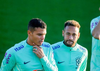 Brezilya Millî Futbol Takımı transferi sırasında Brezilya 'dan Thiago Silva ve Brezilya' dan Neymar Jr. 'ın Katar' da düzenlenen Dünya Kupası 2022 Dünya Kupası final sahnesinden önce, 16 Kasım 2022, Torino, İtalya. Fotoğraf: Nderim Kaceli - Fotoğraf: Nderim Kac