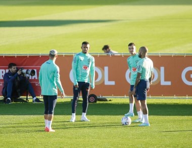 Brezilya Millî Futbol Takımı transferi sırasında Brezilyalı Dani Alves ile Brezilya 'lı Antony, Katar' da düzenlenen 2022 Dünya Kupası 'nın final aşamasından önce, 16 Kasım 2022' de Juventus Eğitim Merkezi 'nde, Torino, İtalya. Fotoğraf: Nderim Kaceli - Fotoğraf: Nderim Kaceli /