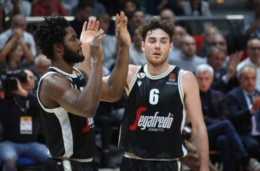 Euroleague basketbol şampiyonası maçında Alessandro Pajola (Segafredo Virtus Bologna) Segafredo Virtus Bologna - Valensiya Basket Kulübü - 17 Kasım 2022 Paladozza Spor Sarayı - Fotoğraf: Michele Nucci / LiveMedi