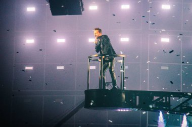 Cesare Cremonini, İtalyan şarkıcı Cesare Cremonini 'nin 17 Kasım 2022' de Milano, İtalya 'daki Mediolanum Forum' da verdiği konser sırasında sahneye çıktı.