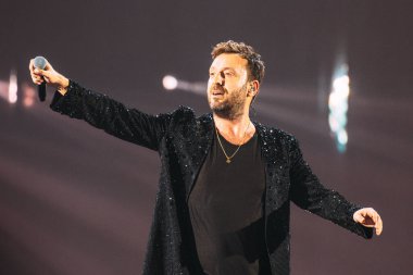 Cesare Cremonini, İtalyan şarkıcı Cesare Cremonini 'nin 17 Kasım 2022' de Milano, İtalya 'daki Mediolanum Forum' da verdiği konser sırasında sahneye çıktı.