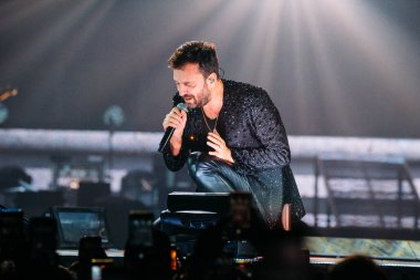 Cesare Cremonini, İtalyan şarkıcı Cesare Cremonini 'nin 17 Kasım 2022' de Milano, İtalya 'daki Mediolanum Forum' da verdiği konser sırasında sahneye çıktı.