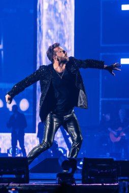 Cesare Cremonini, İtalyan şarkıcı Cesare Cremonini 'nin 17 Kasım 2022' de Milano, İtalya 'daki Mediolanum Forum' da verdiği konser sırasında sahneye çıktı.