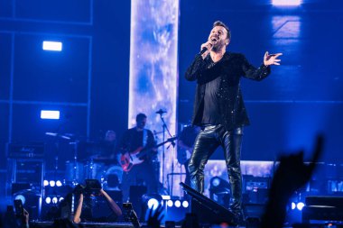 Cesare Cremonini, İtalyan şarkıcı Cesare Cremonini 'nin 17 Kasım 2022' de Milano, İtalya 'daki Mediolanum Forum' da verdiği konser sırasında sahneye çıktı.