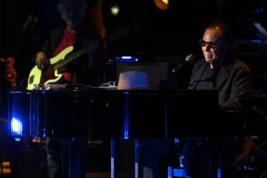 Antonello Venditti, 18 Kasım 2022 'de İtalya, Roma' daki Parco della Musica Konser Salonu 'nda. - Fotoğraf: Domenico Cippitelli / LiveMedi