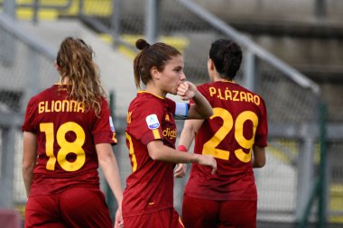 Manuela Giugliano (AS Roma Kadınları), 19 Kasım 2022 tarihinde Tre Fontane stadyumunda AS Roman Kadınları ile UC Sampdoria arasında oynanan 2022 / 2023 tarihli İtalya Futbol Şampiyonası Ligi Kadınlar 2022 / 2023 karşılaşmasında 1-0 'lık golü attıktan sonra kutluyor. - Fotoğraf: Fabrizio 