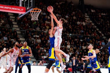 Nate Reuvers (Unahotels Pallacanestro Reggiana) İtalya Basketbol Şampiyonası sırasında UNAHOTELS Reggio Emilia 'ya karşı Tezenis Verona, Reggio Emilia, İtalya' da PalaBigi 'de, 20 Kasım 2022 - Fotoğraf: Nicholas Russ