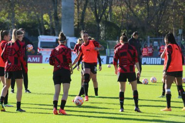 Martina Piemonte (Ac Milan) İtalyan futbolu sırasındaki ısınma turu Serie A Women maçında Milan - AC Milan - Como Women maçını 20 Kasım 2022 'de İtalya' nın Vismara Stadyumu 'nda gerçekleştirdi.