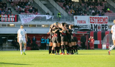 İtalyan futbolu sırasındaki Happines of Ac Milan Serie A Women maçı AC Milan vs Como Women, İtalya 'nın Vismara stadyumunda, 20 Kasım 2022 - Fotoğraf: Andrea Marango