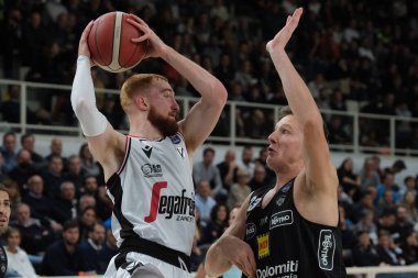 Niccolo Mannion - Virtus Segafredo Bologna İtalya Basketbol Şampiyonası Dolomiti Energia Trentino 'ya karşı Trento, İtalya' daki BLM Group Arena 'da 20 Kasım 2022 - Fotoğraf: Roberto Tommasin