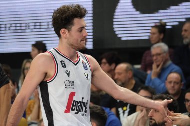 Alessandro Pajola - Virtus Segafredo Bologna kürsüye. İtalya Basketbol Şampiyonası sırasında Dolomiti Energia Trentino, Virtus Segafredo Bologna 'ya karşı Trento, İtalya' daki BLM Group Arena 'da, 20 Kasım 2022 - Fotoğraf: Roberto Tommasi