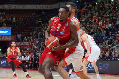 Paul Biligha (EA7 Emporio Armani Olimpia Milano) İtalya Basketbol Şampiyonası EA7 Emporio Armani Milano 'ya karşı Pallacanestro Trieste, İtalya' nın Milano şehrinde 20 Kasım 2022 'de Mediolanum Forum' da