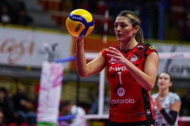 Rosamaria Montibeller # 7 of UYBA Unet E-Work Busto Arsizio, 20 Kasım 2022 'de İtalya' nın Busto Arena şehrinde UYBA Unet E-Work Busto Arsizio ve Wash4green Pinerolo arasında oynanan 2022 Volley Serie A kadınlar voleybol karşılaşmasında eylem halindeydi.