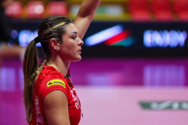 Rosamaria Montibeller # 7 of UYBA Unet E-Work Busto Arsizio, 20 Kasım 2022 'de İtalya' nın Busto Arsizio kentinde oynanan Volley Serie A kadınlar 2022 / 23 voleybol karşılaşmasında UYBA Unet E-Work Busto Arsizio ile Wash4green Pinerolo arasında seyrediyor.