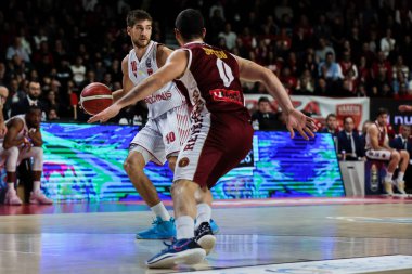 Giovanni De Nicolao # 10 of Pallacanestro Varese OpenJobMetis A 2022 / 23 sezonluk LBA Lega Basket A 2022 / 23 sezonluk OpenJobMetis Varese ve Umana Reyer Venezia arasında oynanan Enerxenia Arena, Varese, İtalya 19 Kasım 2022 - Kredi: Fabri