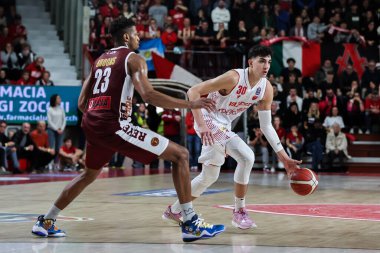 Guglielmo Caruso # 30 of Pallacanestro Varese OpenJobMetis, 19 Kasım 2022 'de İtalya' nın Enerxenia Arena kentinde oynanan LBA Lega Basket A 2022 / 23 sezonluk OpenJobMetis Varese ve Umana Reyer Venezia arasında oynanan maçta faaliyet göstermektedir.