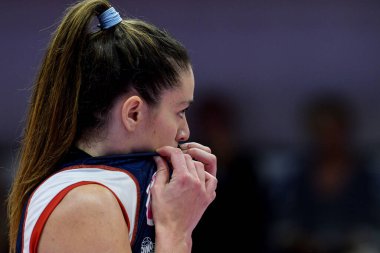 Reale Mutua Fenera Chieri 'den Francesca Bosio 20 Kasım 2022' de İtalya 'nın Chieri kentinde oynanan Volley Serie A kadınlar 2022 / 23' te Reale Mutua Fenera Chieri ile Savino del Bene Scandicci arasında oynanan karşılaşmada tepki gösterdi.