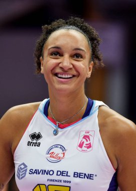 Haleigh Washington # 15 of Savino del Bene Scandicci, 20 Kasım 2022 'de İtalya' nın Chieri kentinde oynanan Volley Serie A kadınlar 2022 / 23 'te Reale Mutua Fenera Chieri ile Savino del Bene Scandicci arasında oynanan maçta gülümsüyor.