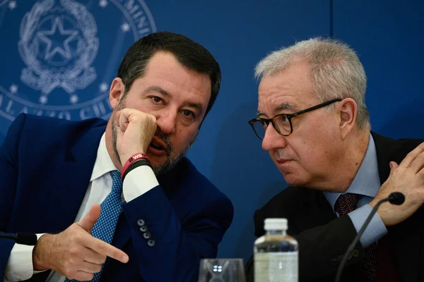 Matteo Salvini Alfredo Mantovano Durante Sesión Conferencia Prensa Después Aprobación — Foto de Stock