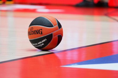 Euroleague Basketbol Şampiyonası 'nda Euroleague topu EA7 Emporio Armani Milano, Anadolu Efes' e karşı 22 Kasım 2022 'de Milano' da düzenlenen Assago Forumu 'nda oynandı.